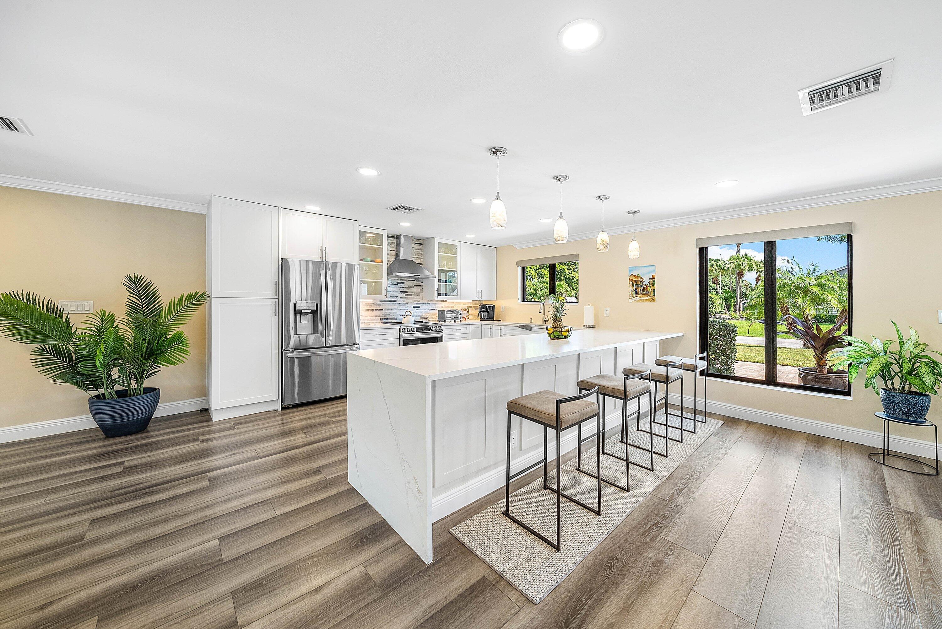 6853 Bayshore Drive