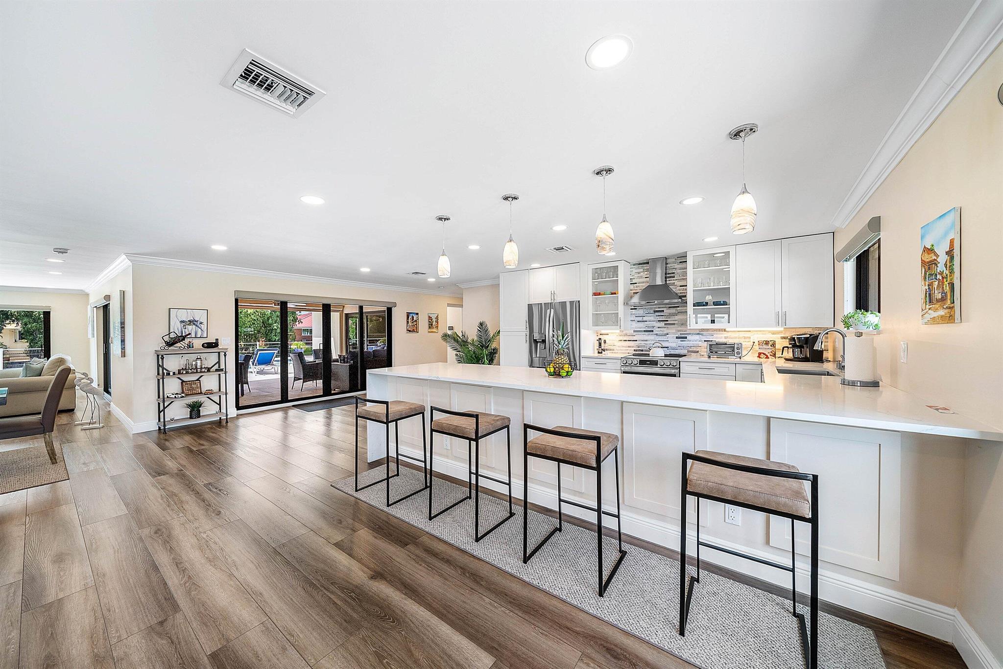 6853 Bayshore Drive