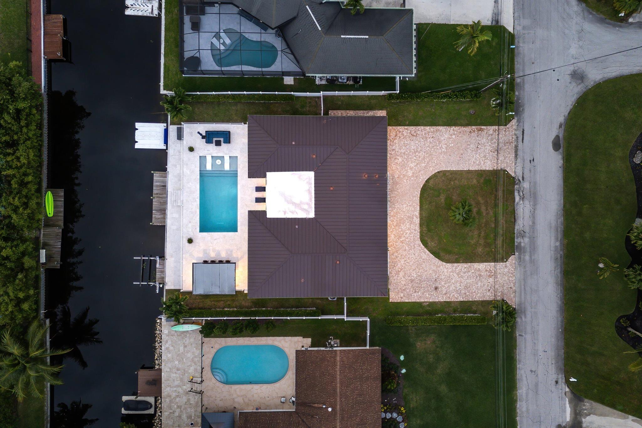 6853 Bayshore Drive