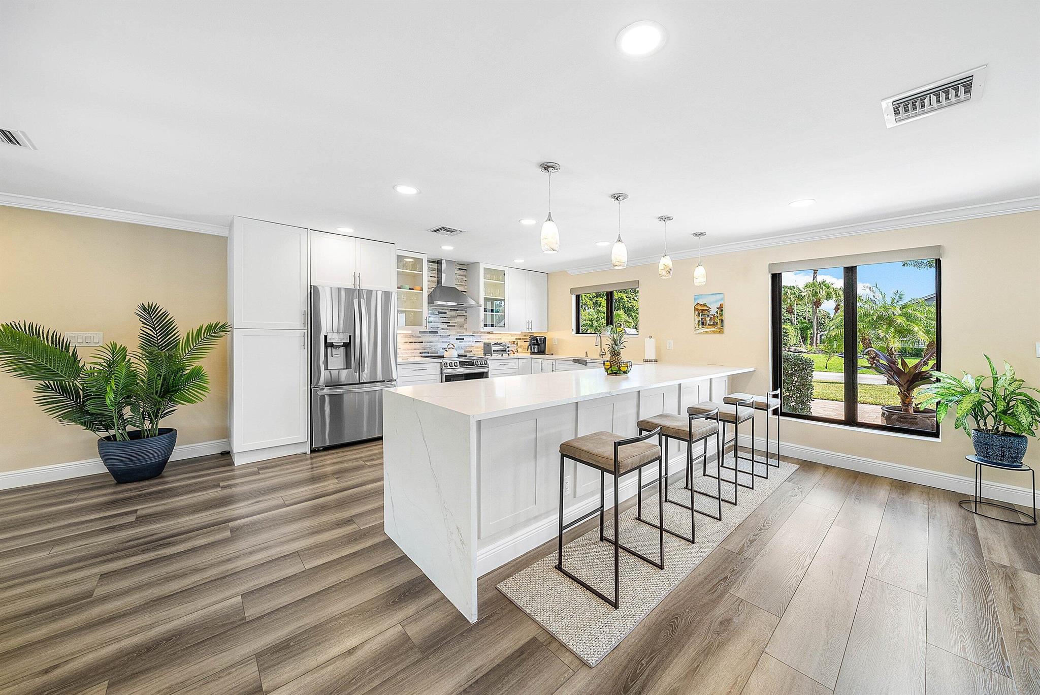 6853 Bayshore Drive