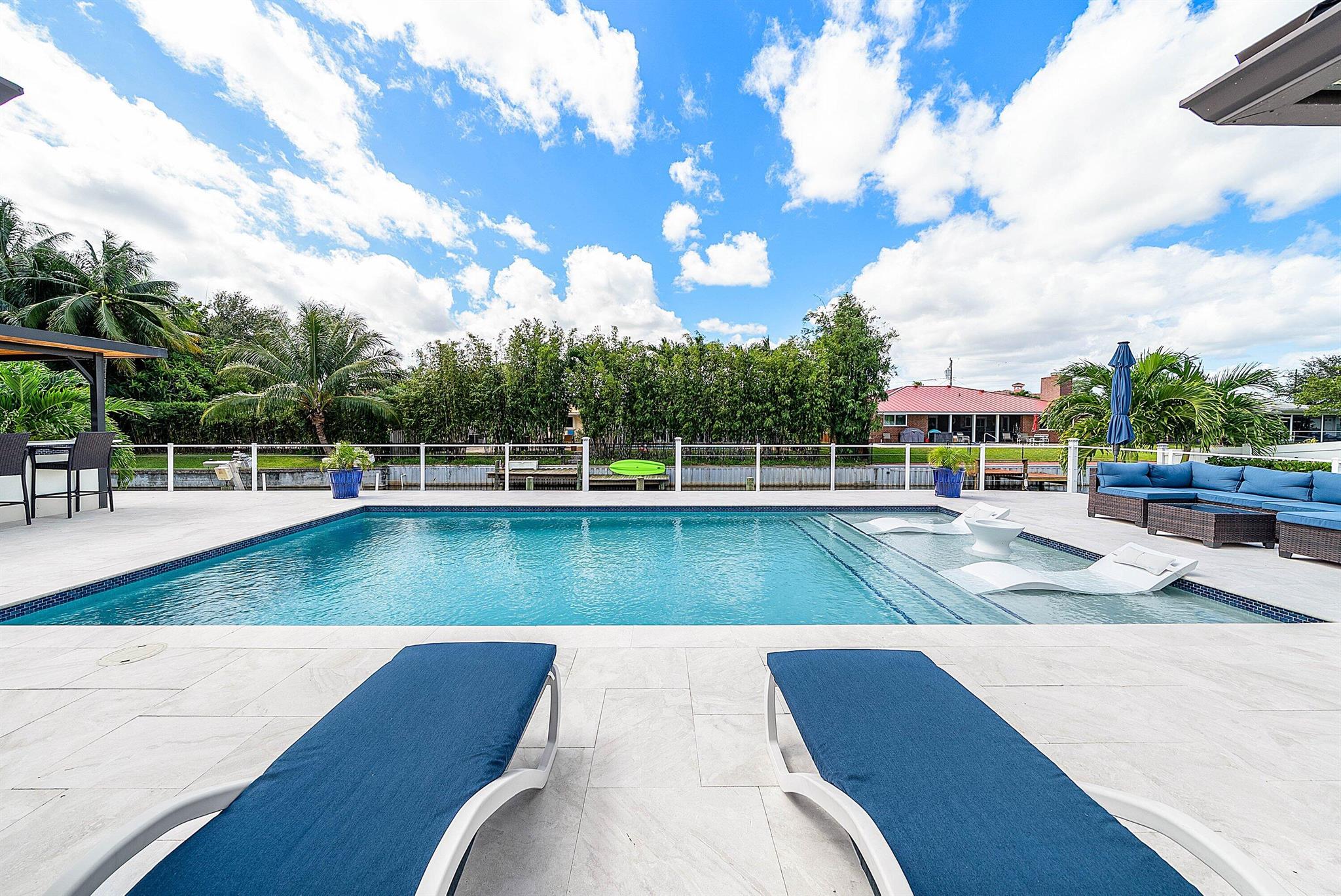 6853 Bayshore Drive