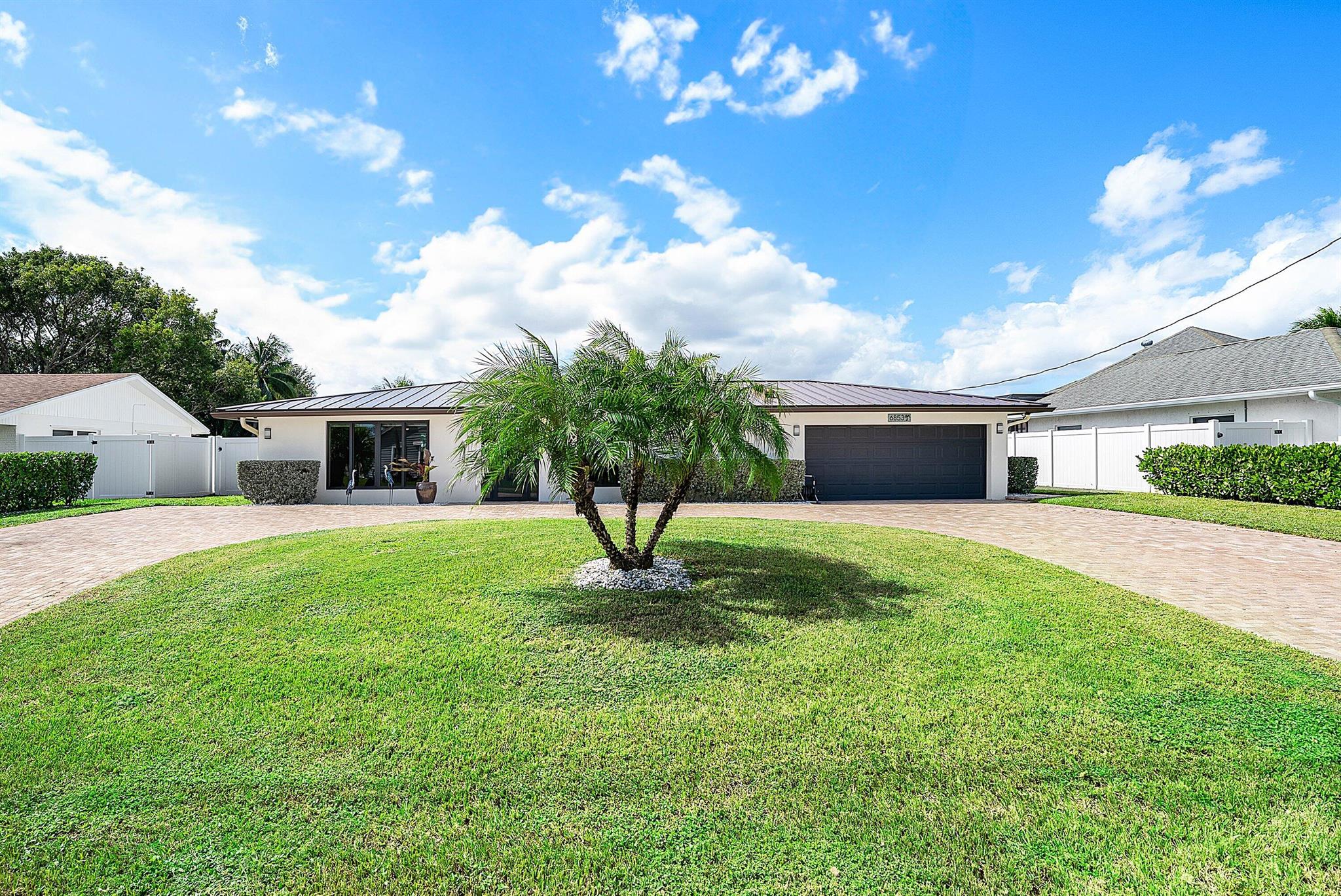 6853 Bayshore Drive