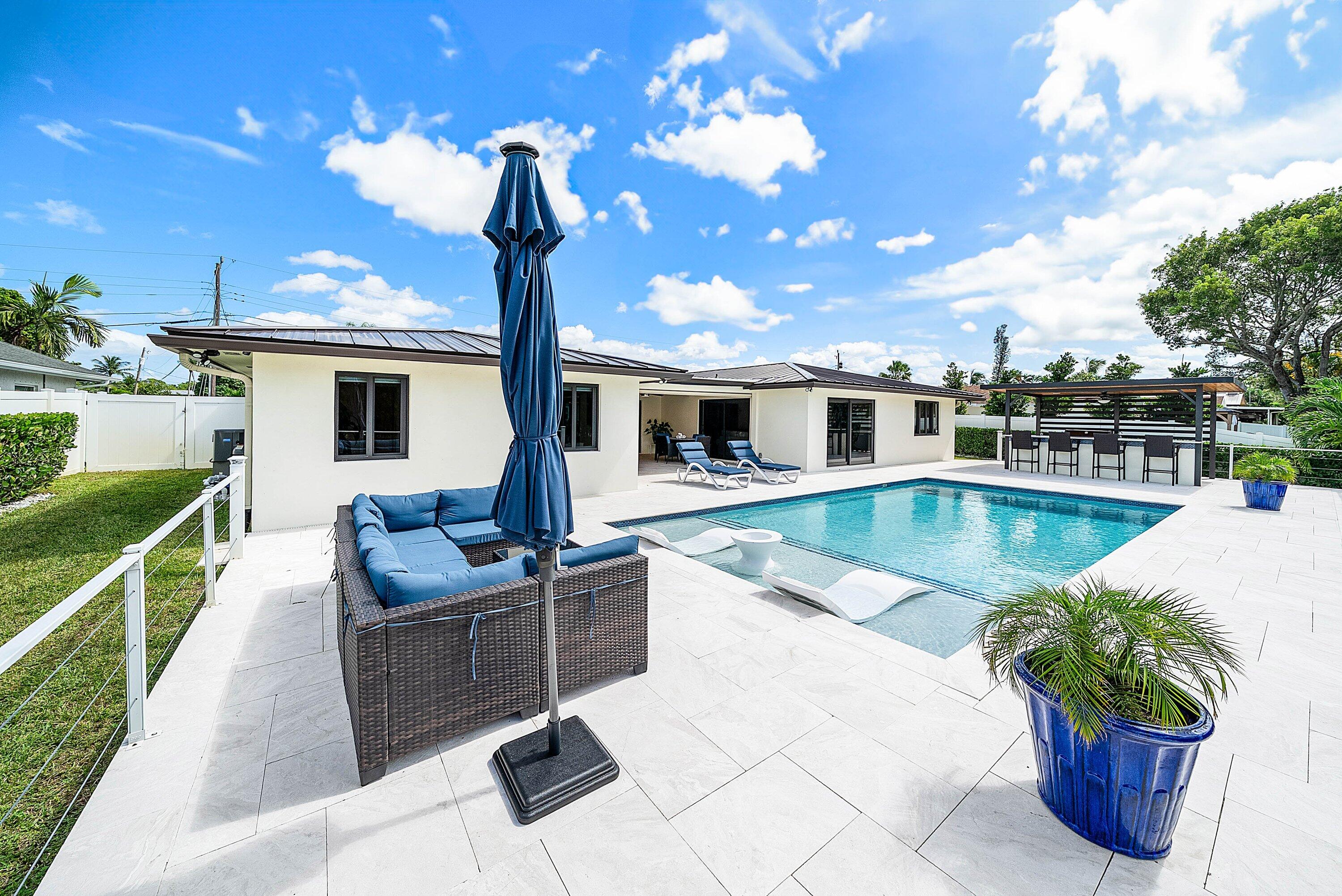 6853 Bayshore Drive