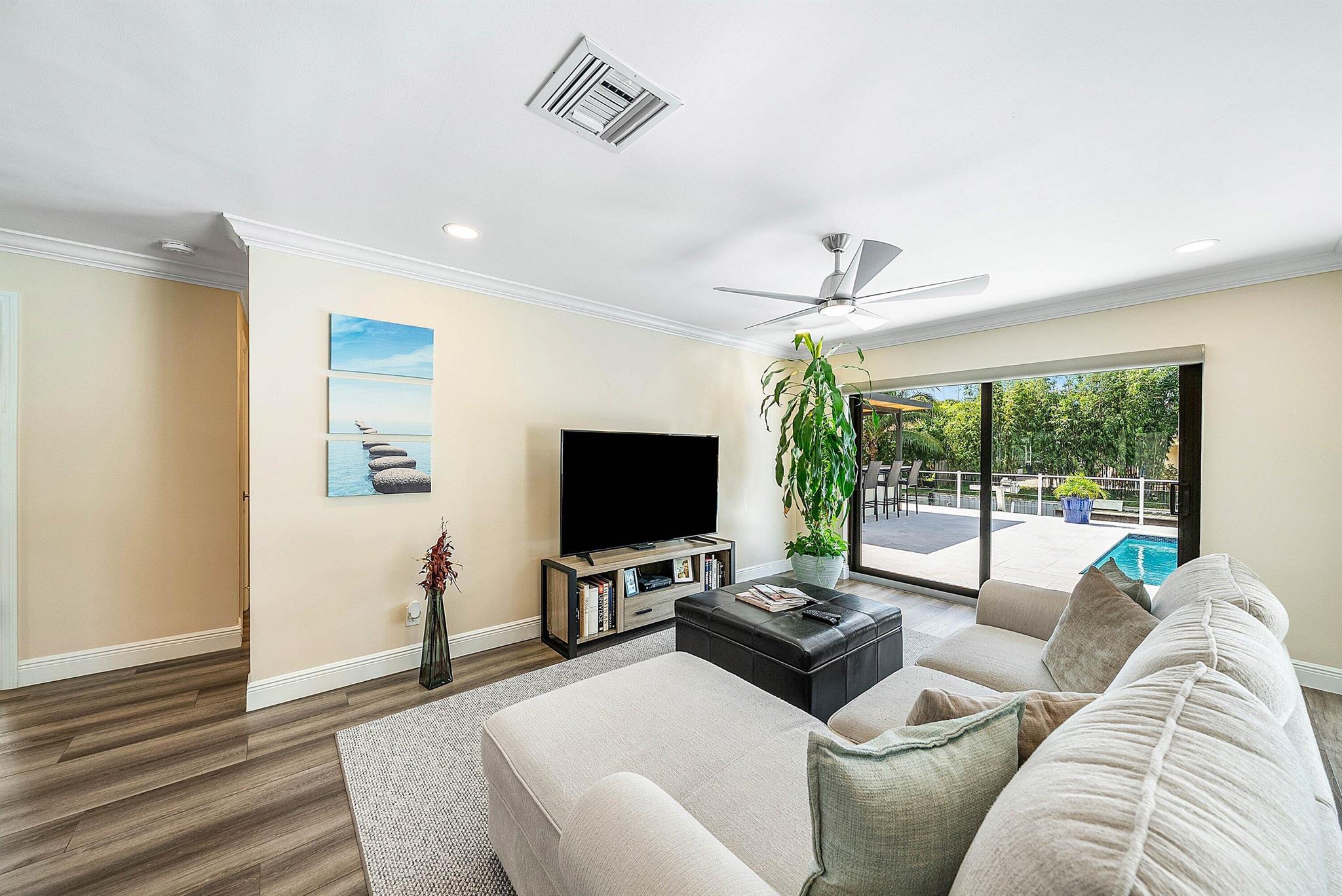 6853 Bayshore Drive