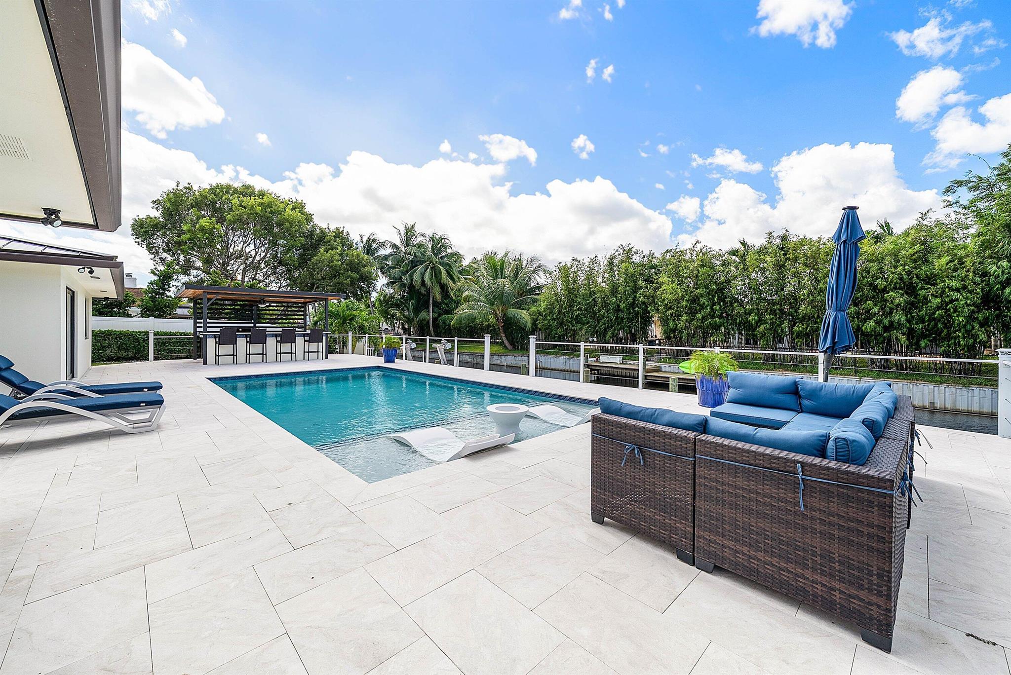 6853 Bayshore Drive