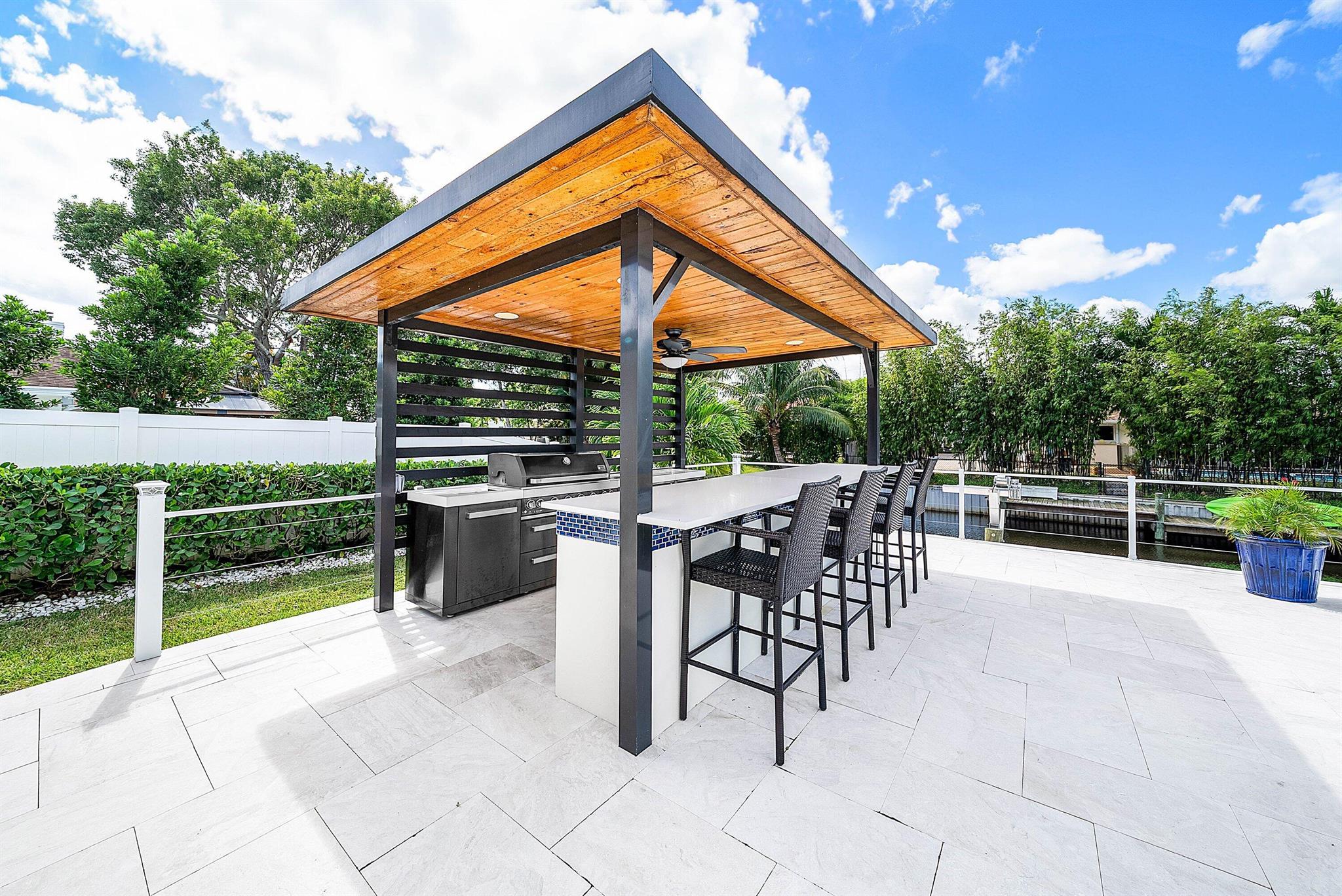 6853 Bayshore Drive