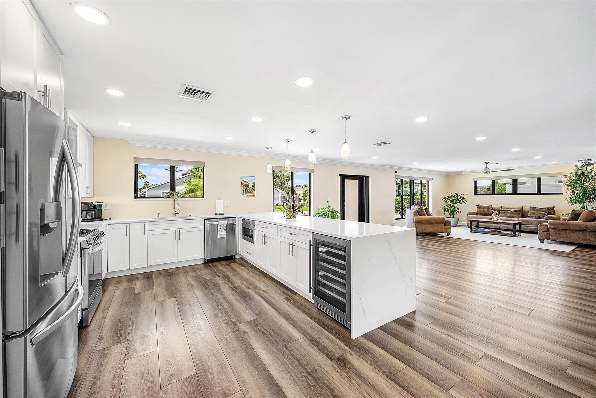 6853 Bayshore Drive