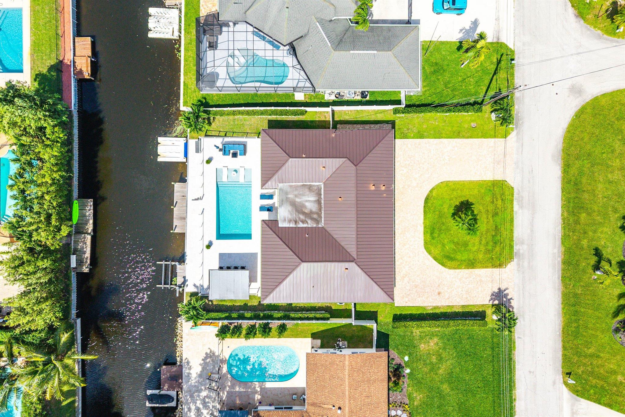 6853 Bayshore Drive