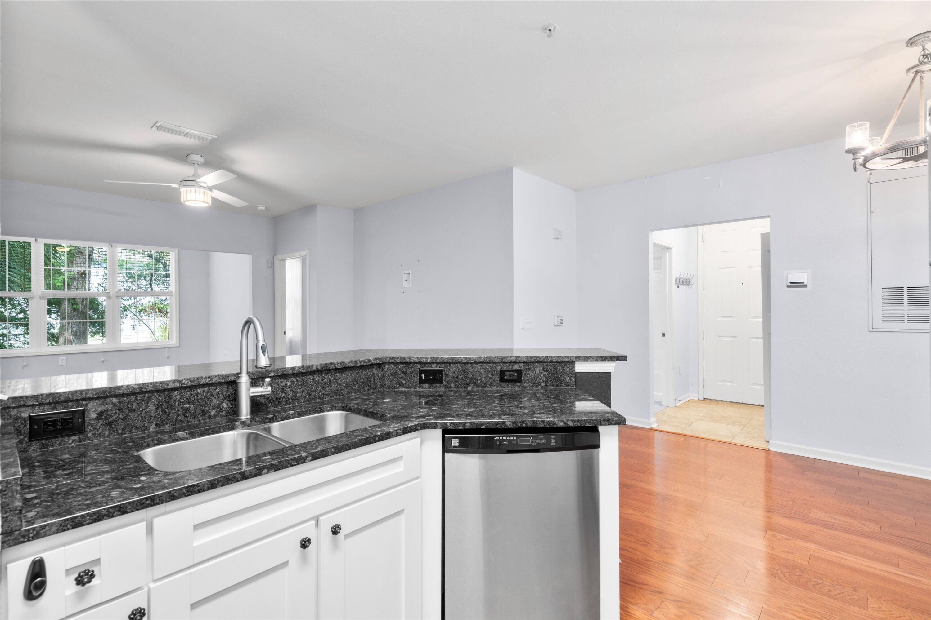 60 Fenwick Hall Allee # 321