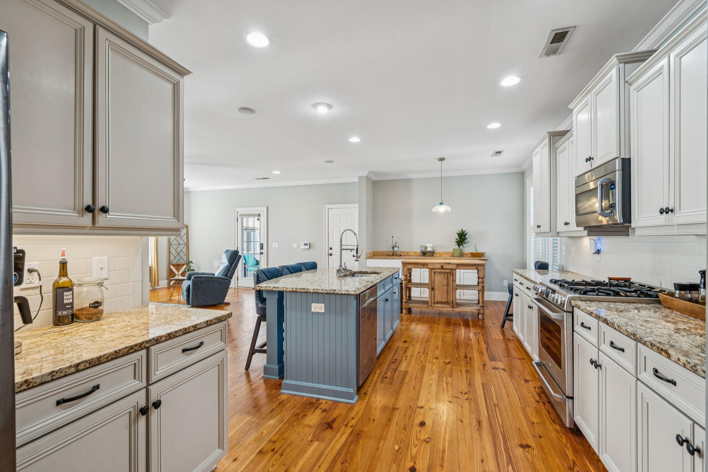 216 Foxbank Plantation Boulevard