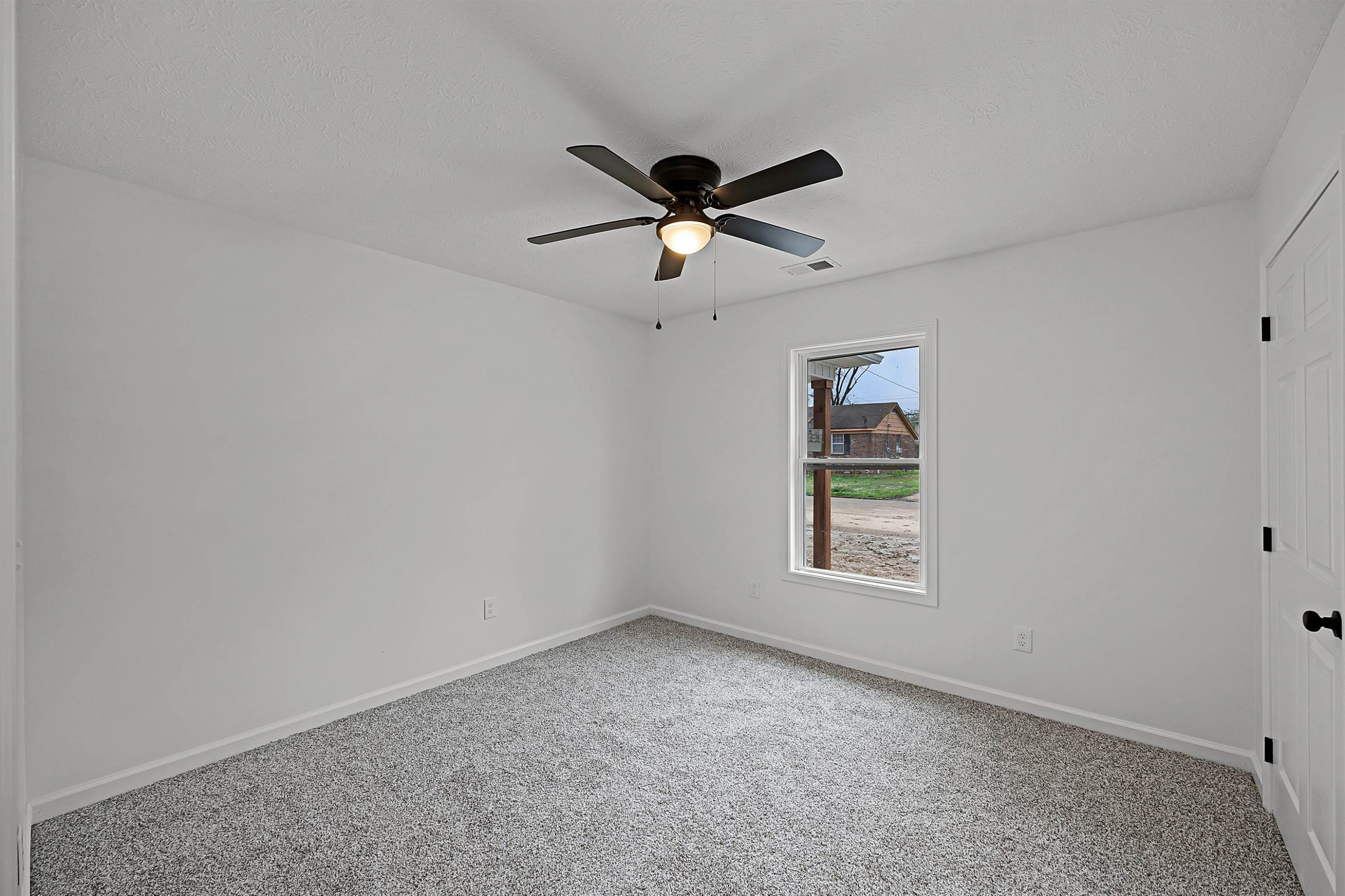 174 W Lincoln Street
