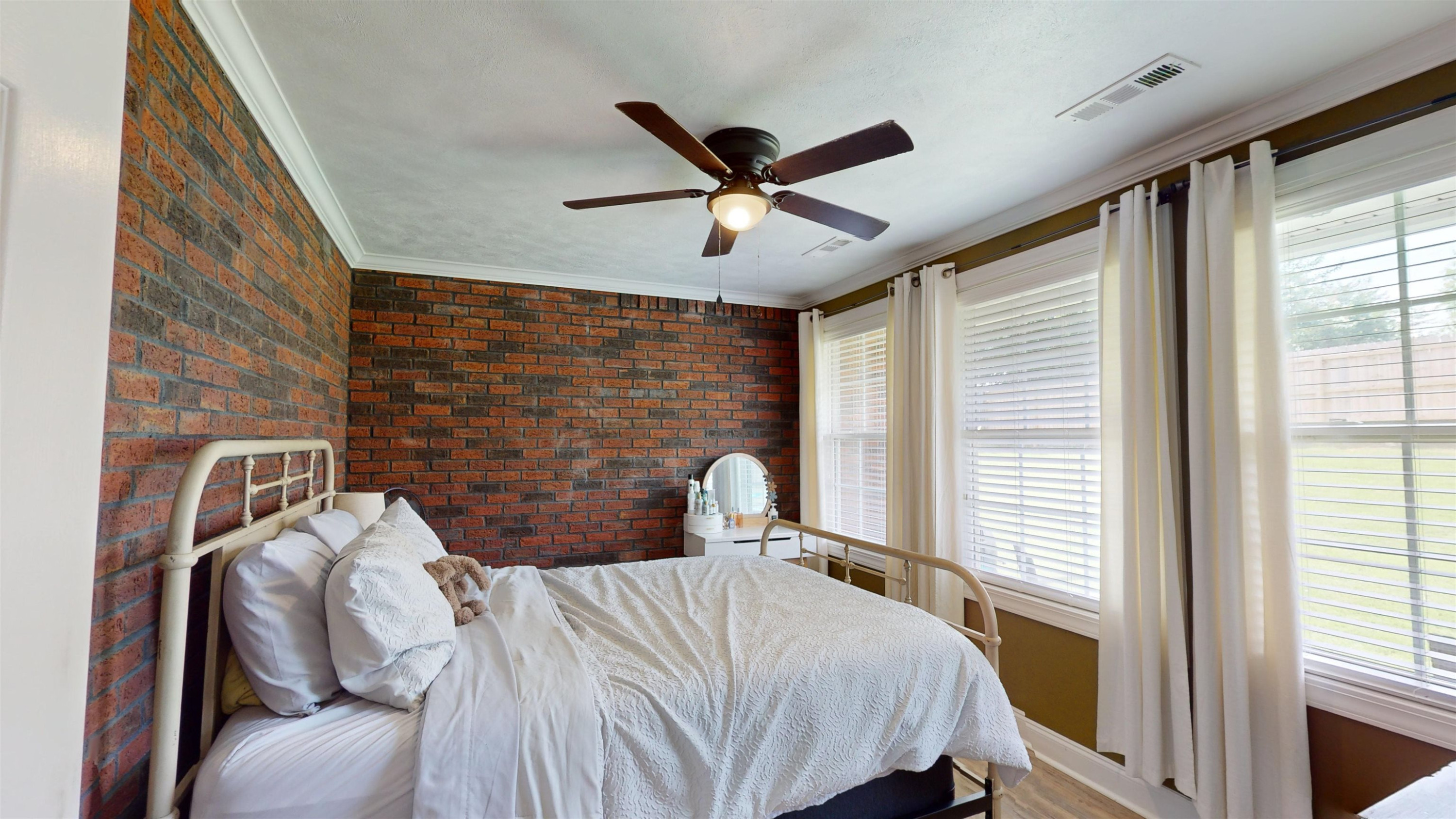 2303 Oakwood Cove