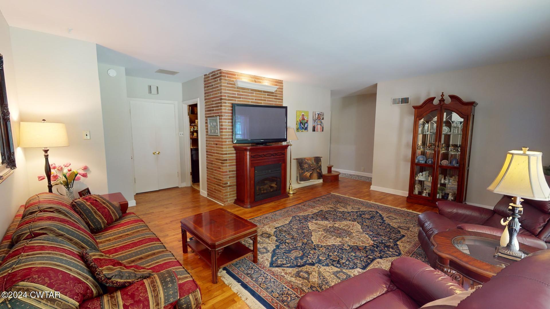 1003 Lake Road