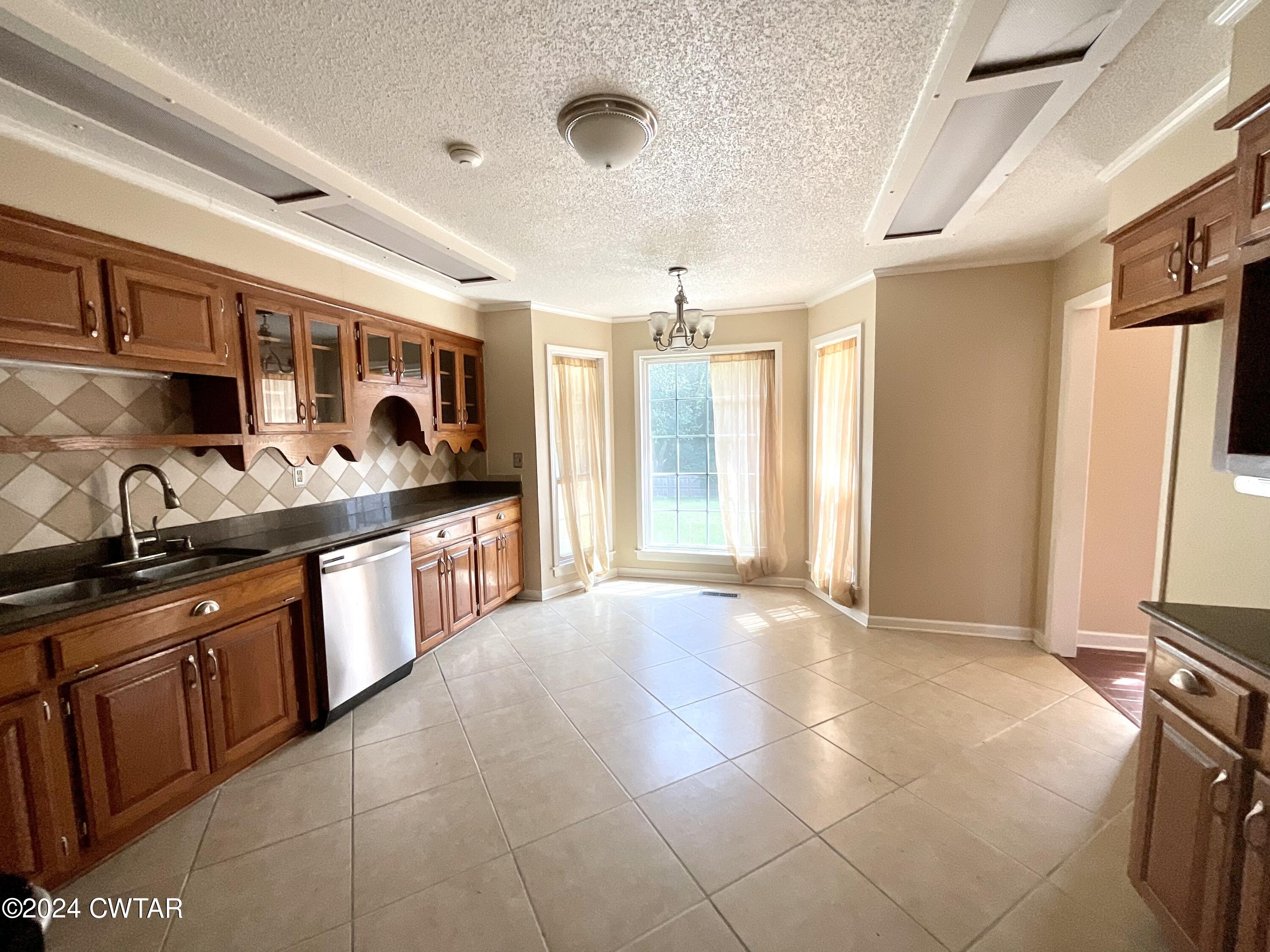 1135 Foxridge