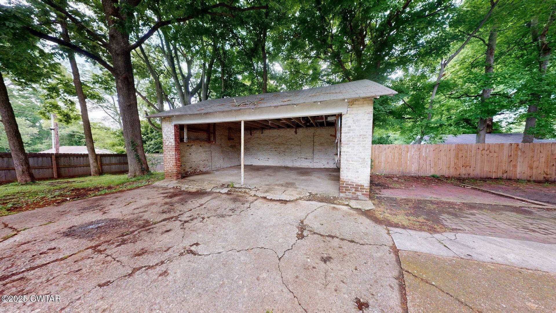 1109 N Sampson Avenue