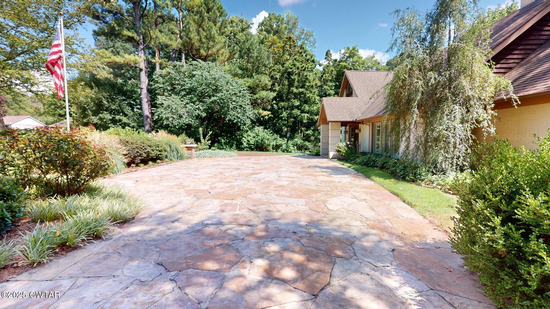 322 Flora Circle