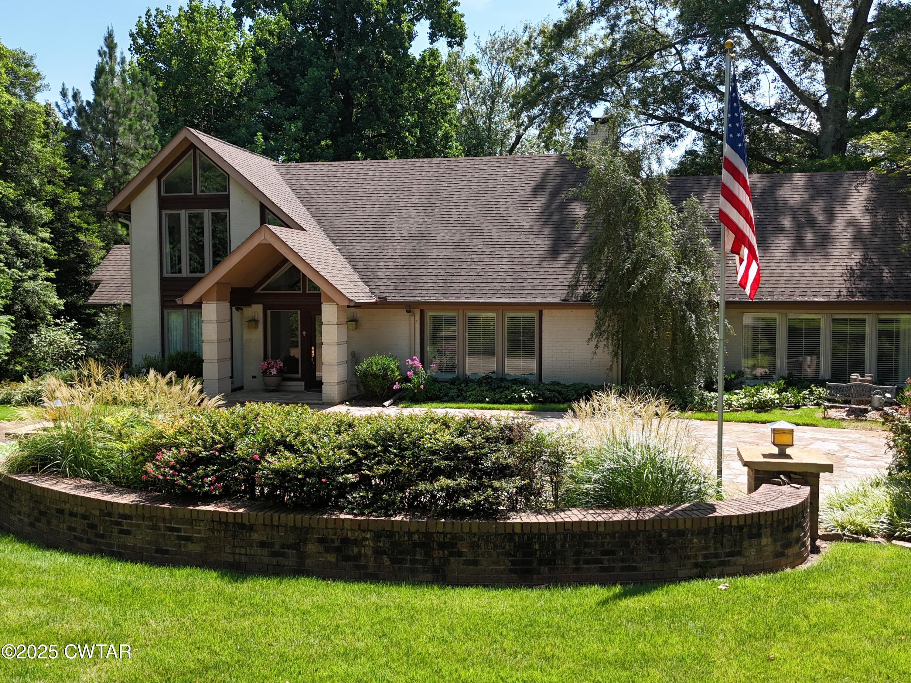 322 Flora Circle