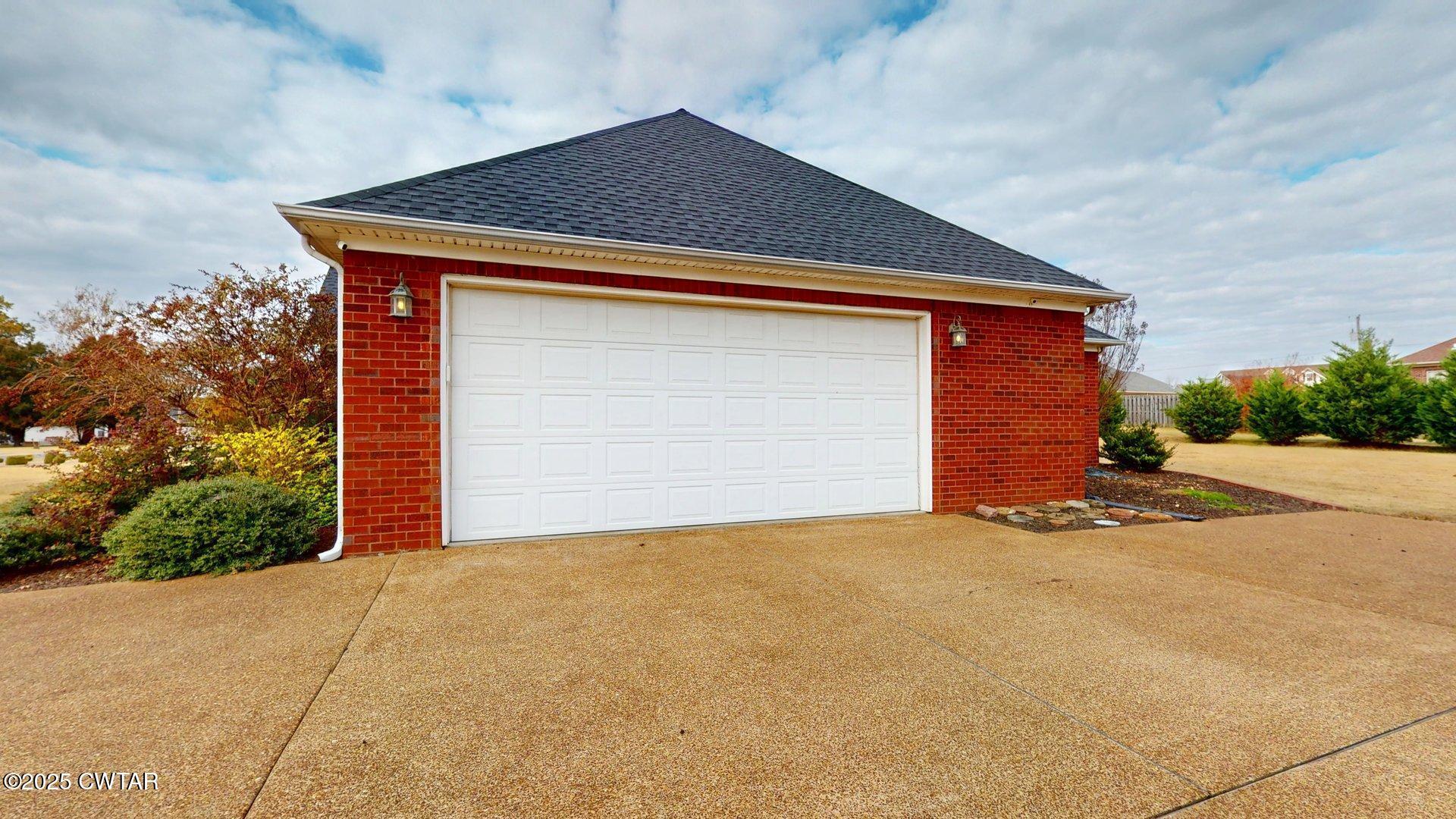 1112 Crowne Pointe Drive