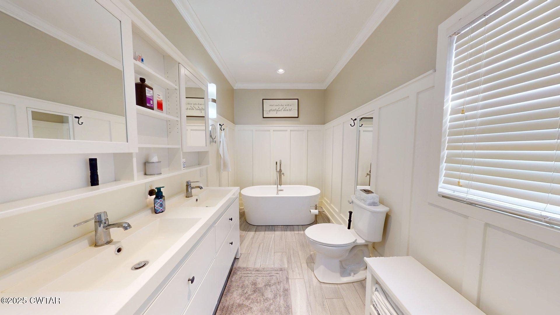 1112 Crowne Pointe Drive