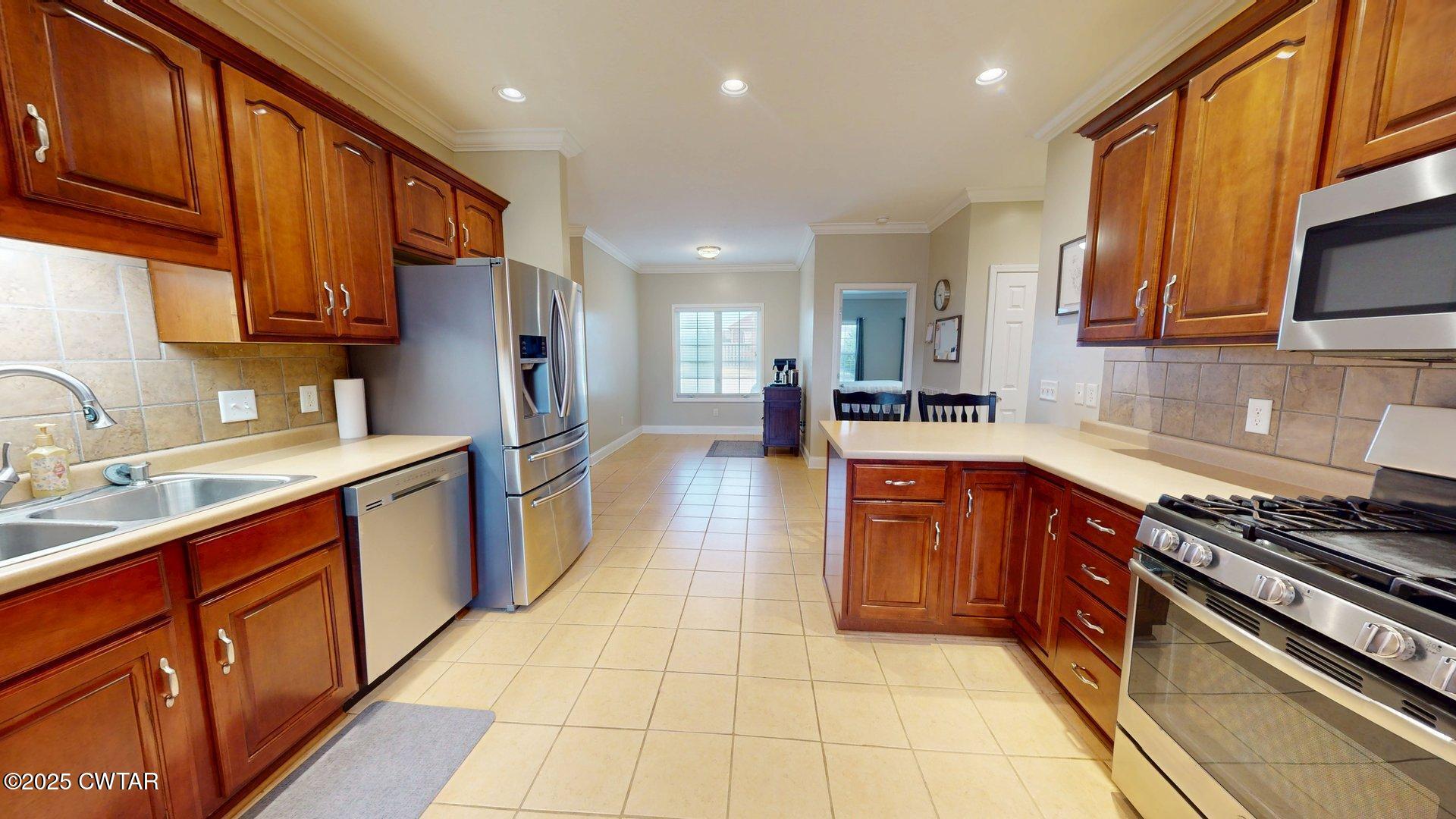 1112 Crowne Pointe Drive
