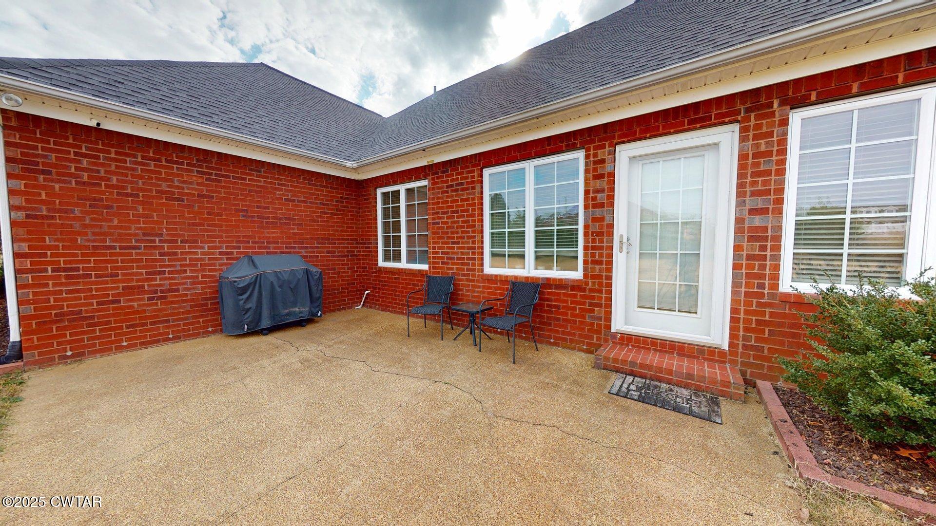 1112 Crowne Pointe Drive