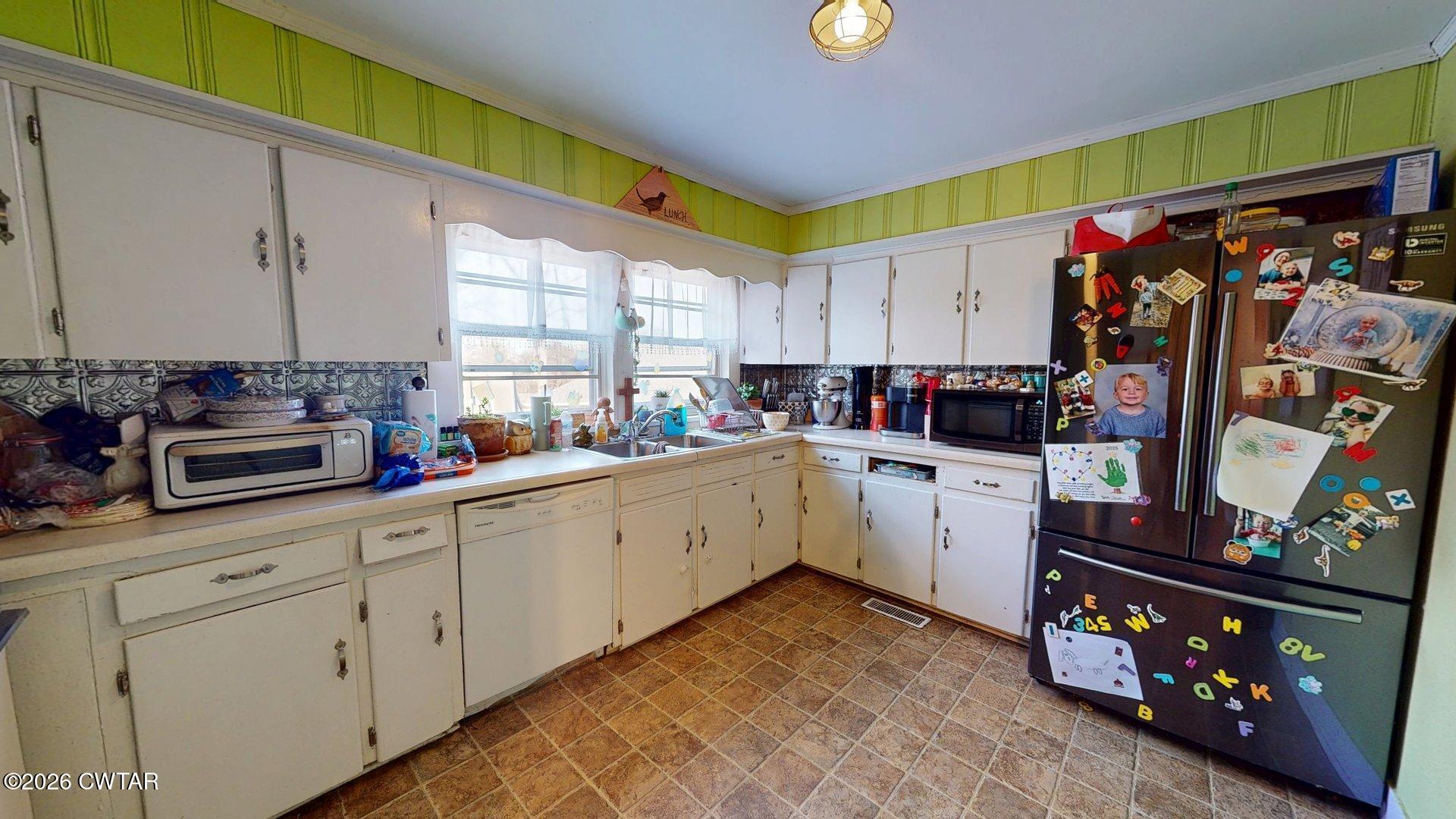 1037 N Sampson Avenue