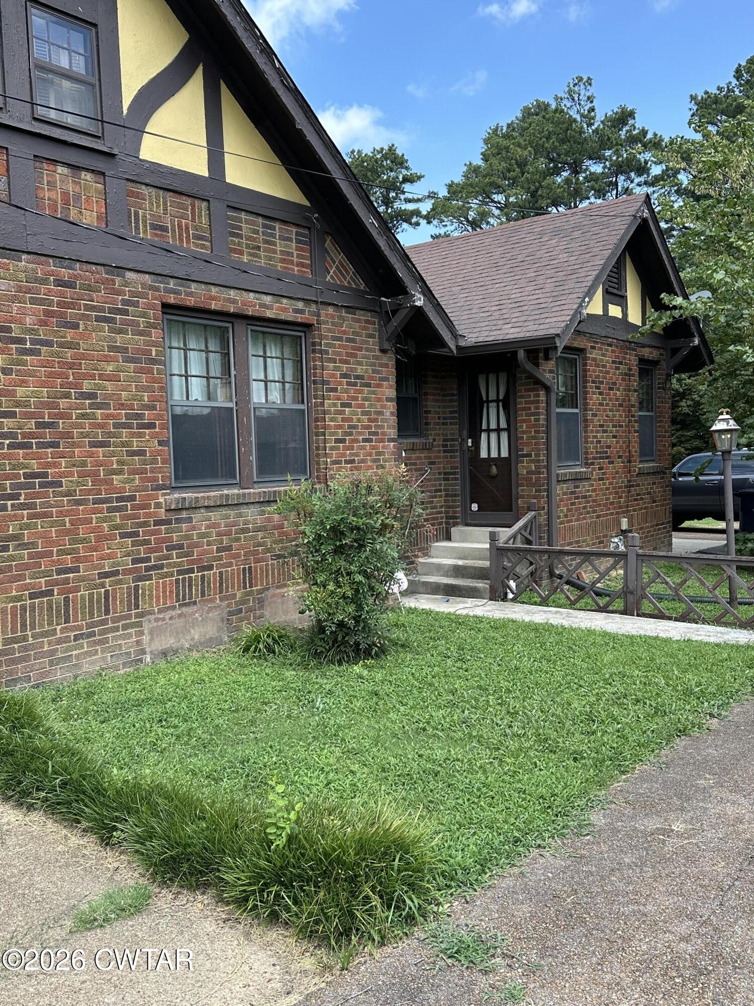 606 W Tigrett Street