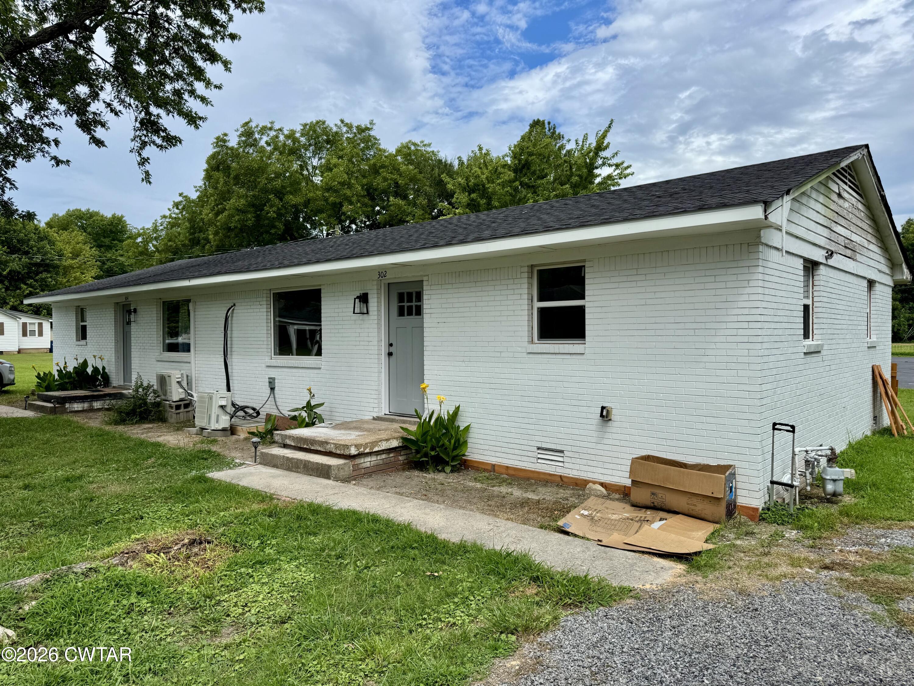 302 - 304 Taylor Street W