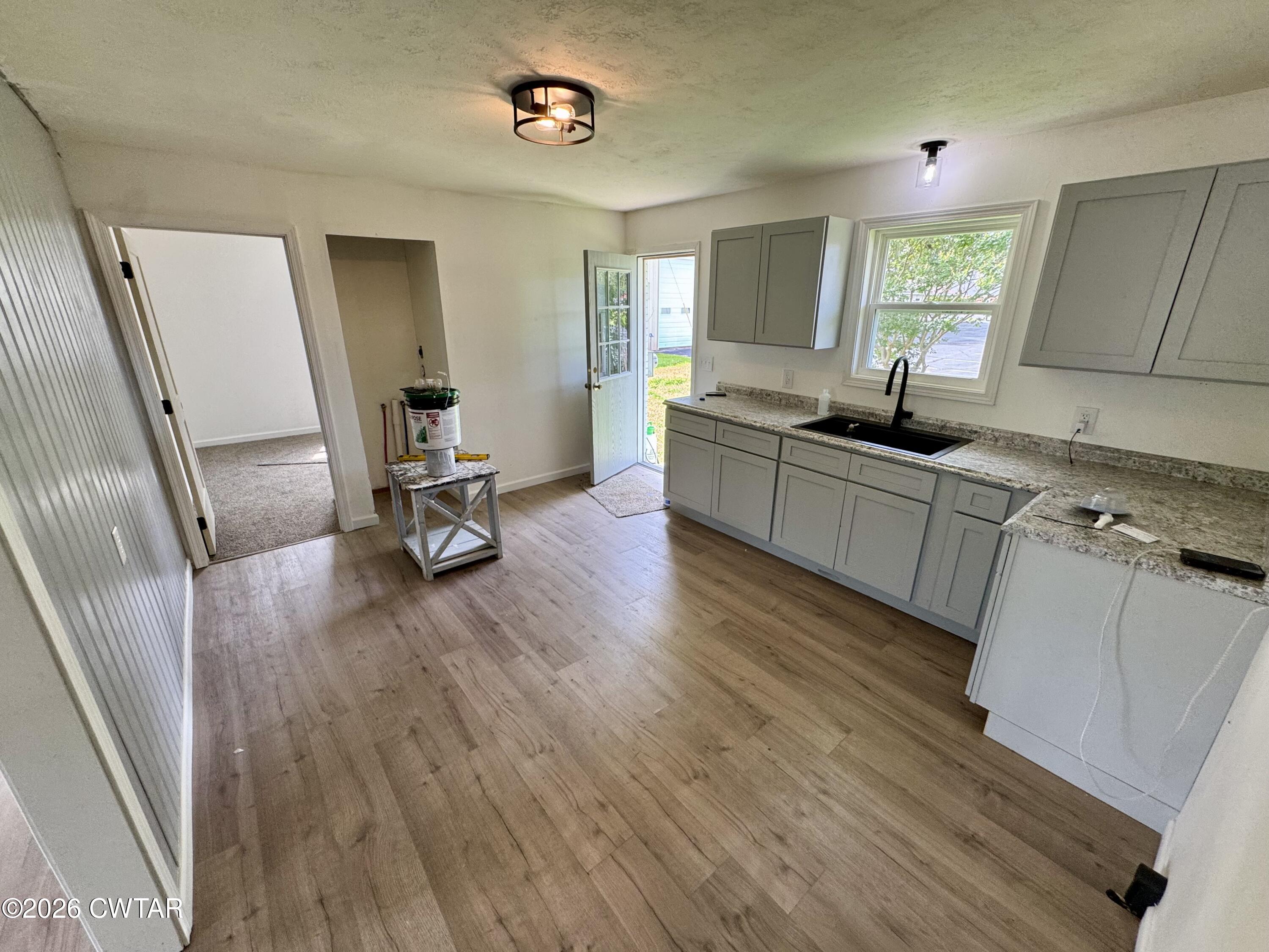 302 - 304 Taylor Street W