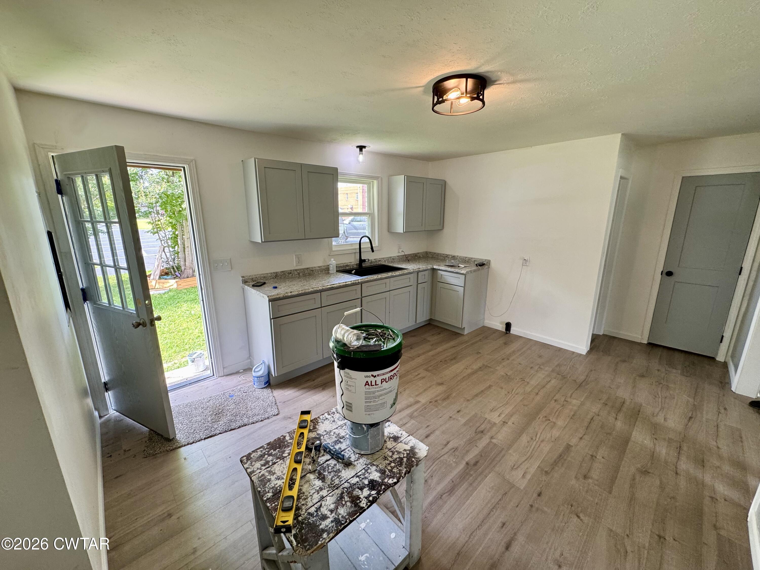 302 - 304 Taylor Street W