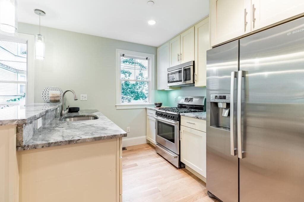 22 Peters Street # 2