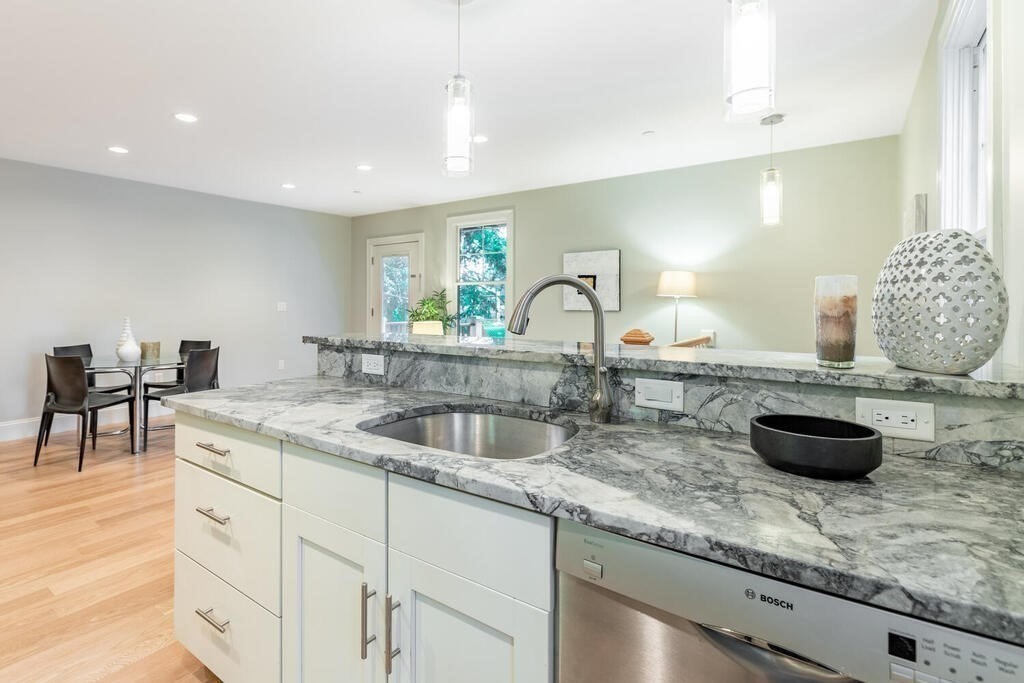 22 Peters Street # 2