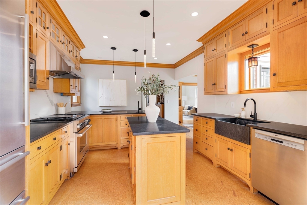 33 Fairmont Avenue # 33