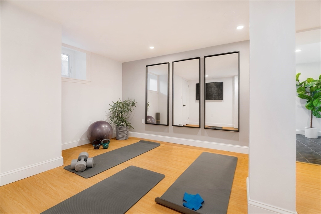 33 Fairmont Avenue # 33