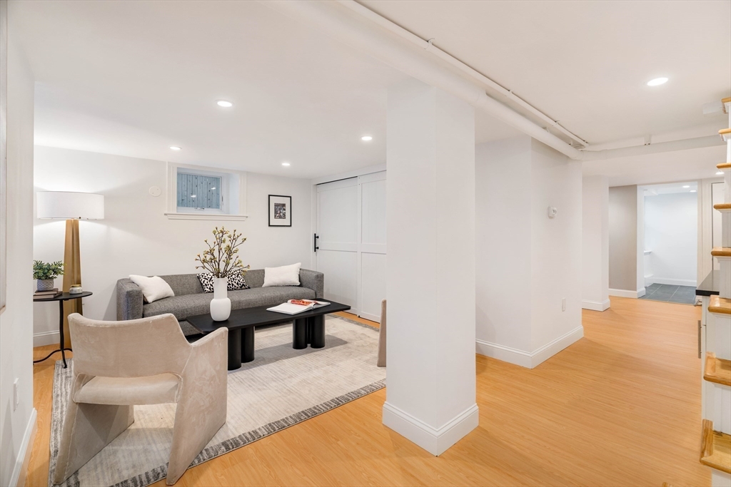 33 Fairmont Avenue # 33