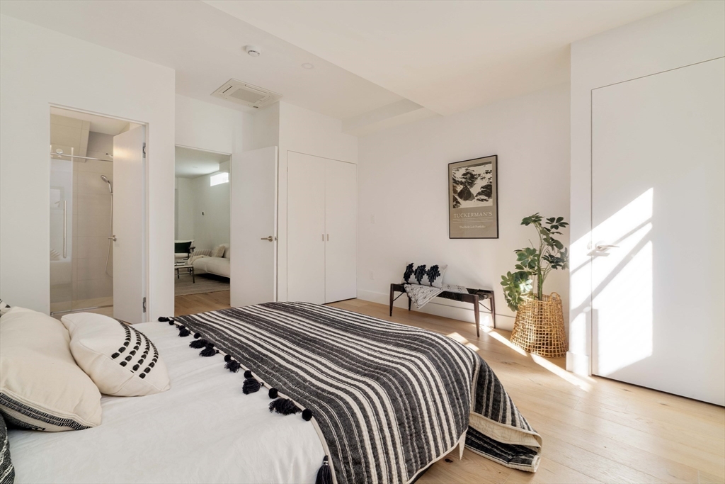 33 Webster Avenue # 33