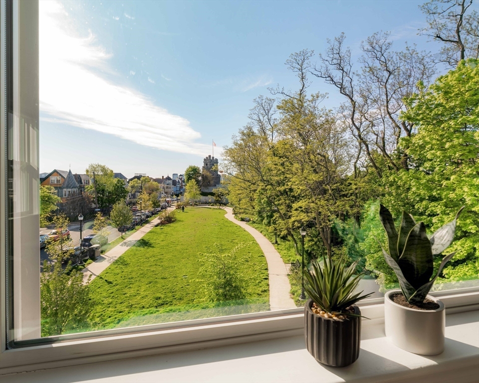 82 Munroe Street # 11