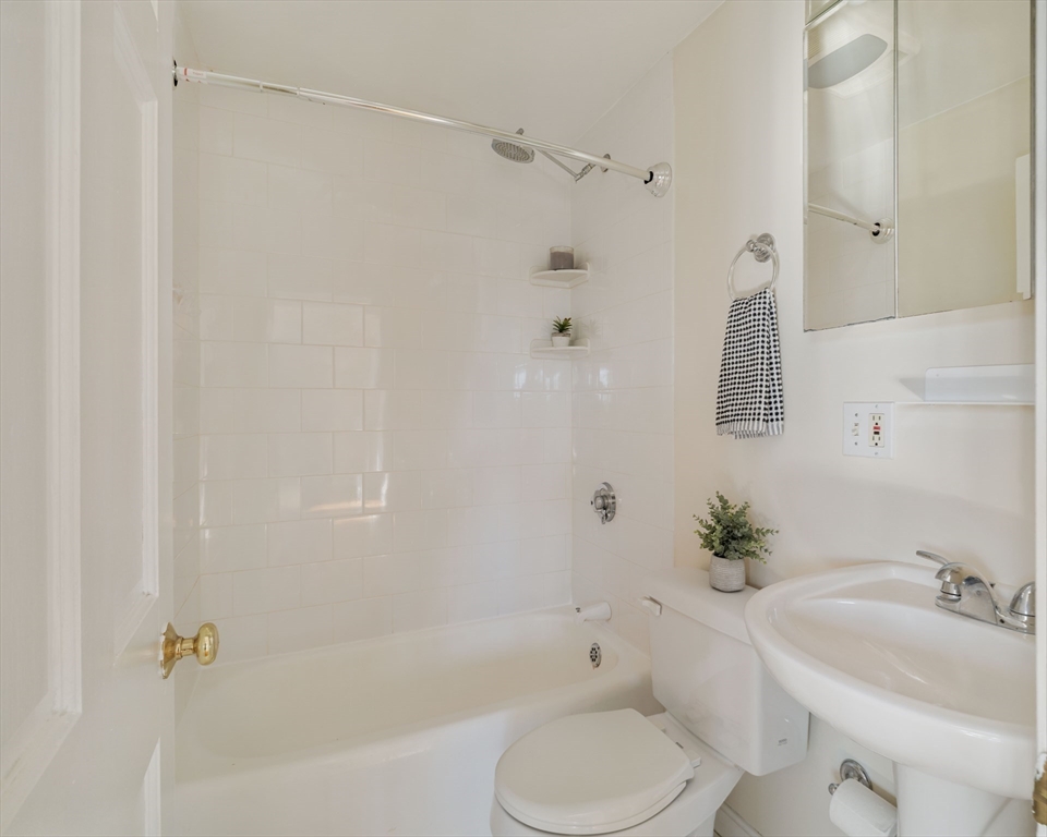 82 Munroe Street # 11