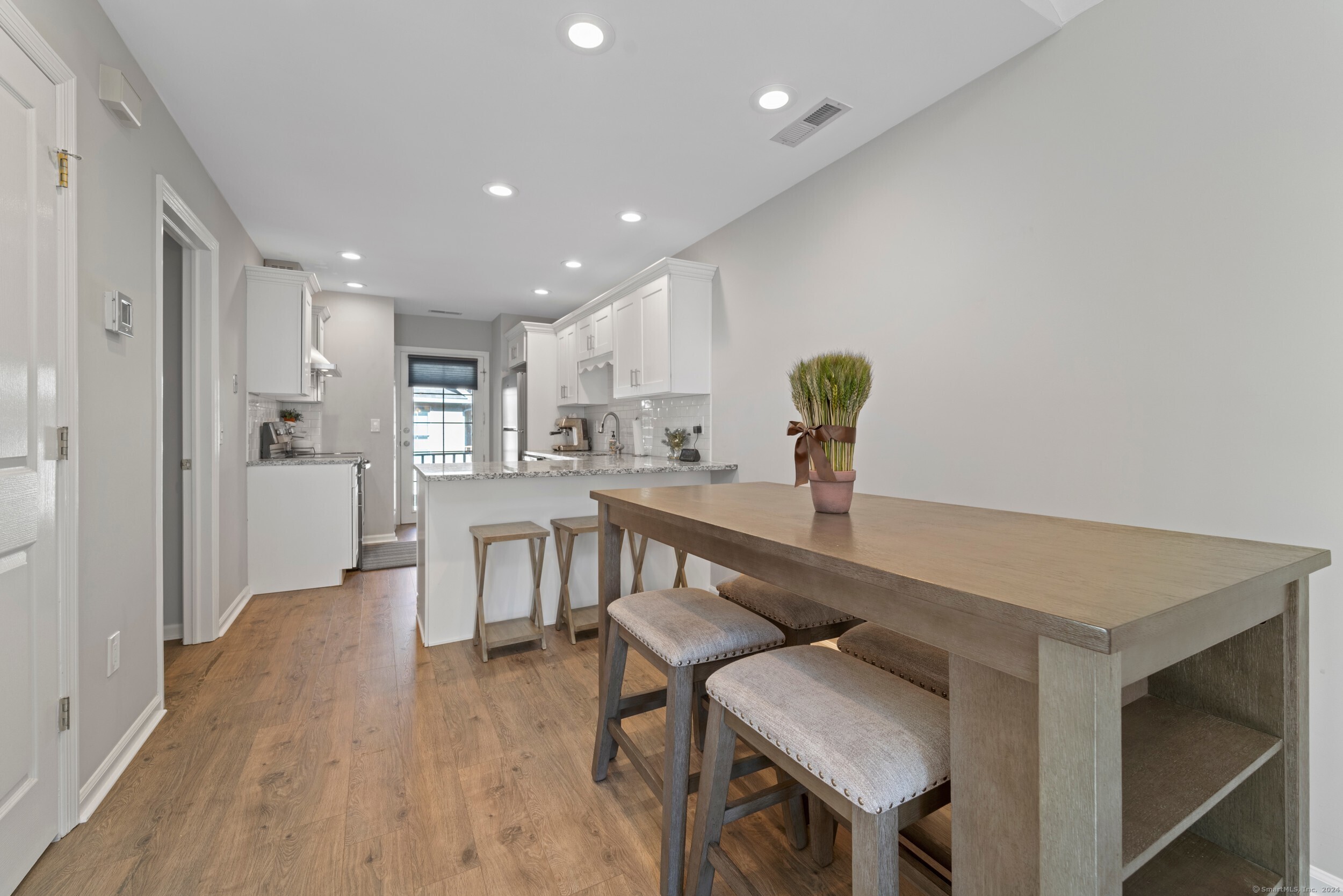 81 Locust Avenue APT 321