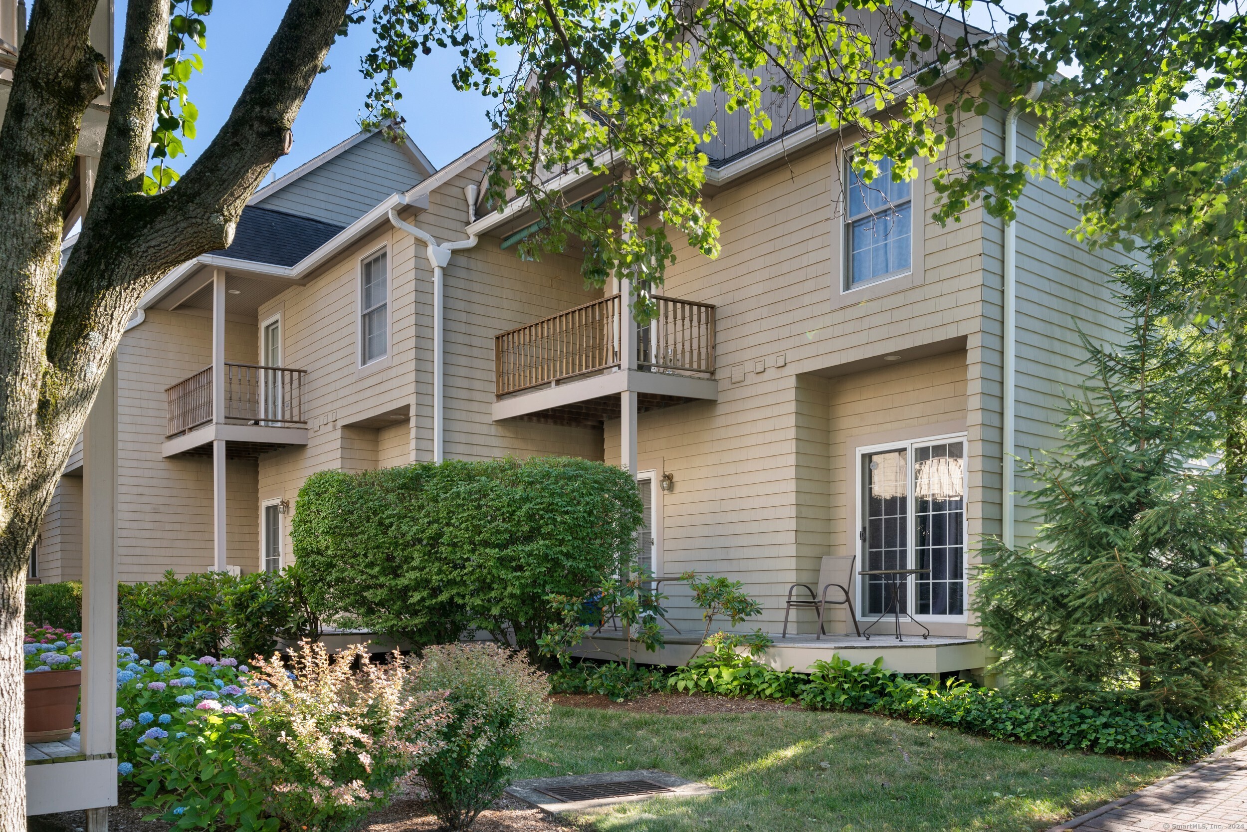 81 Locust Avenue APT 321