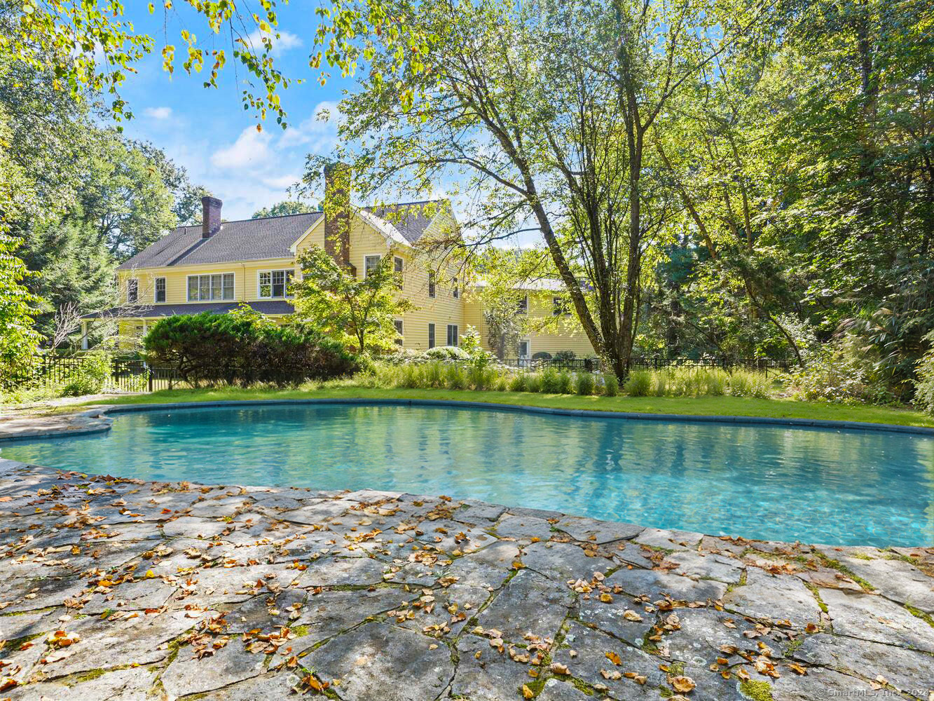 4 Lyons Plain Road
