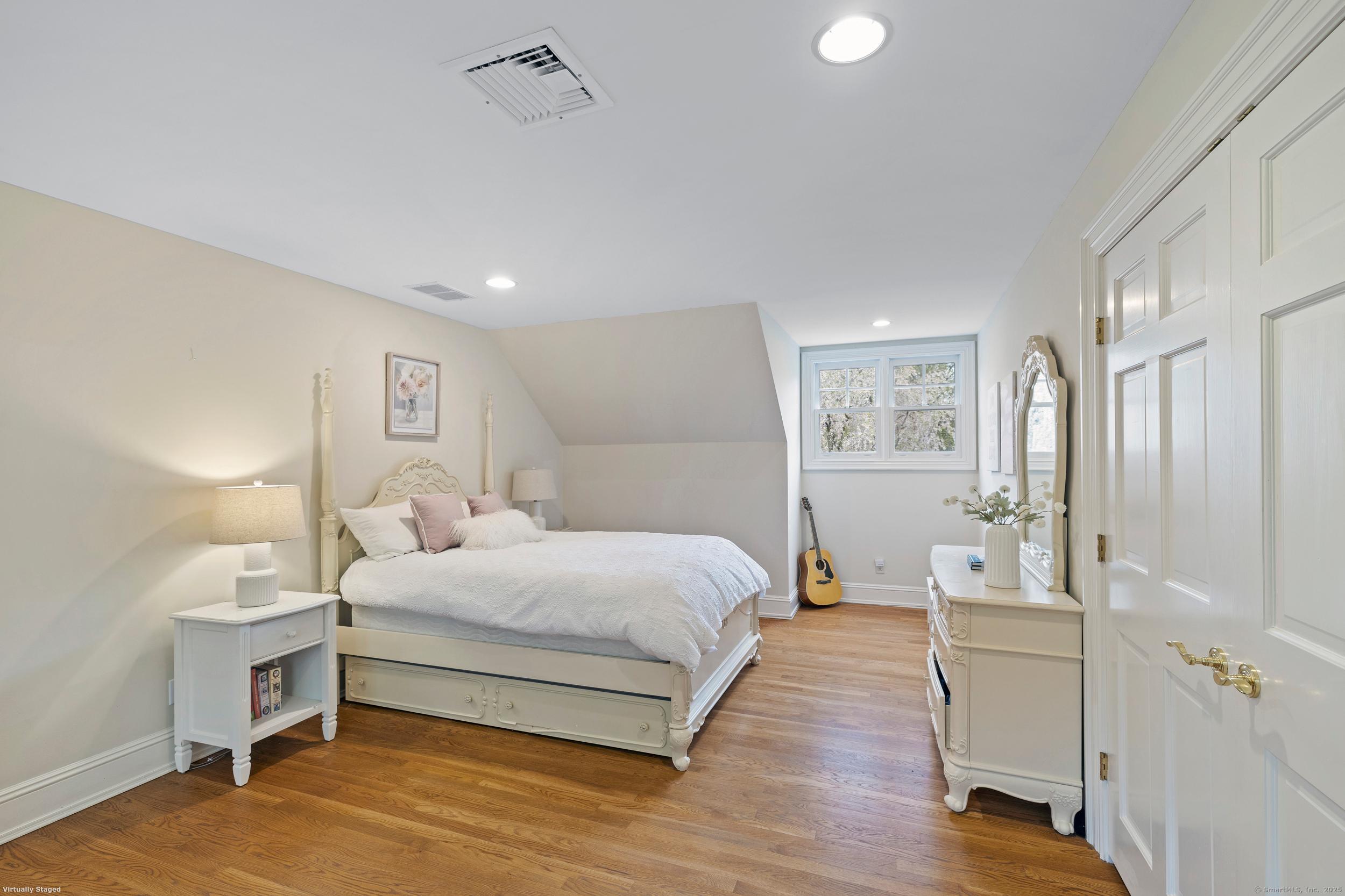 4 Lyons Plain Road