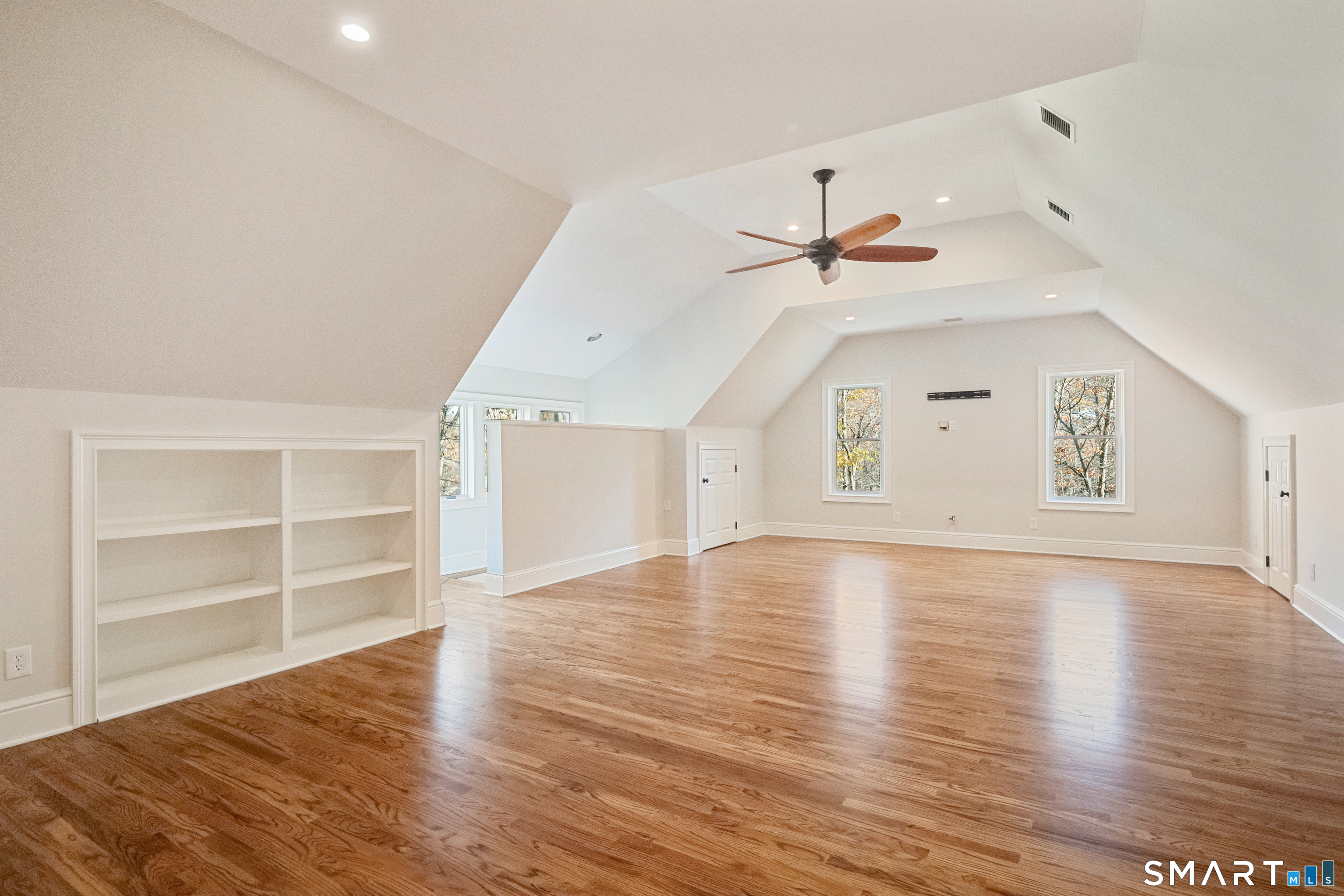 10 Woodhill Road
