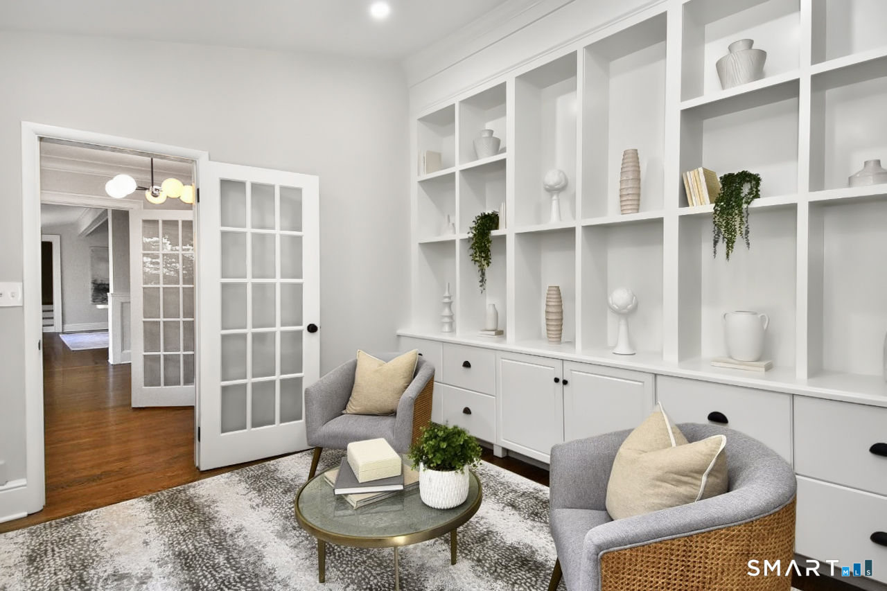10 Woodhill Road