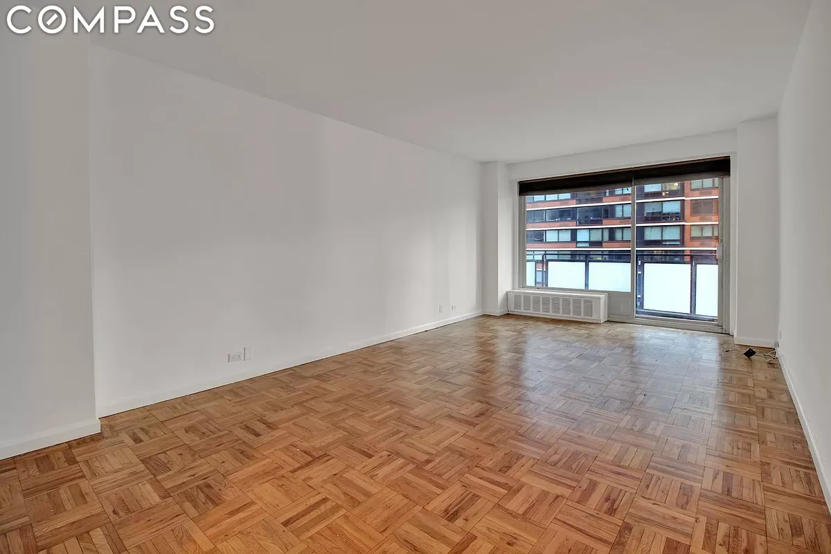 300 E 40th Street 17N