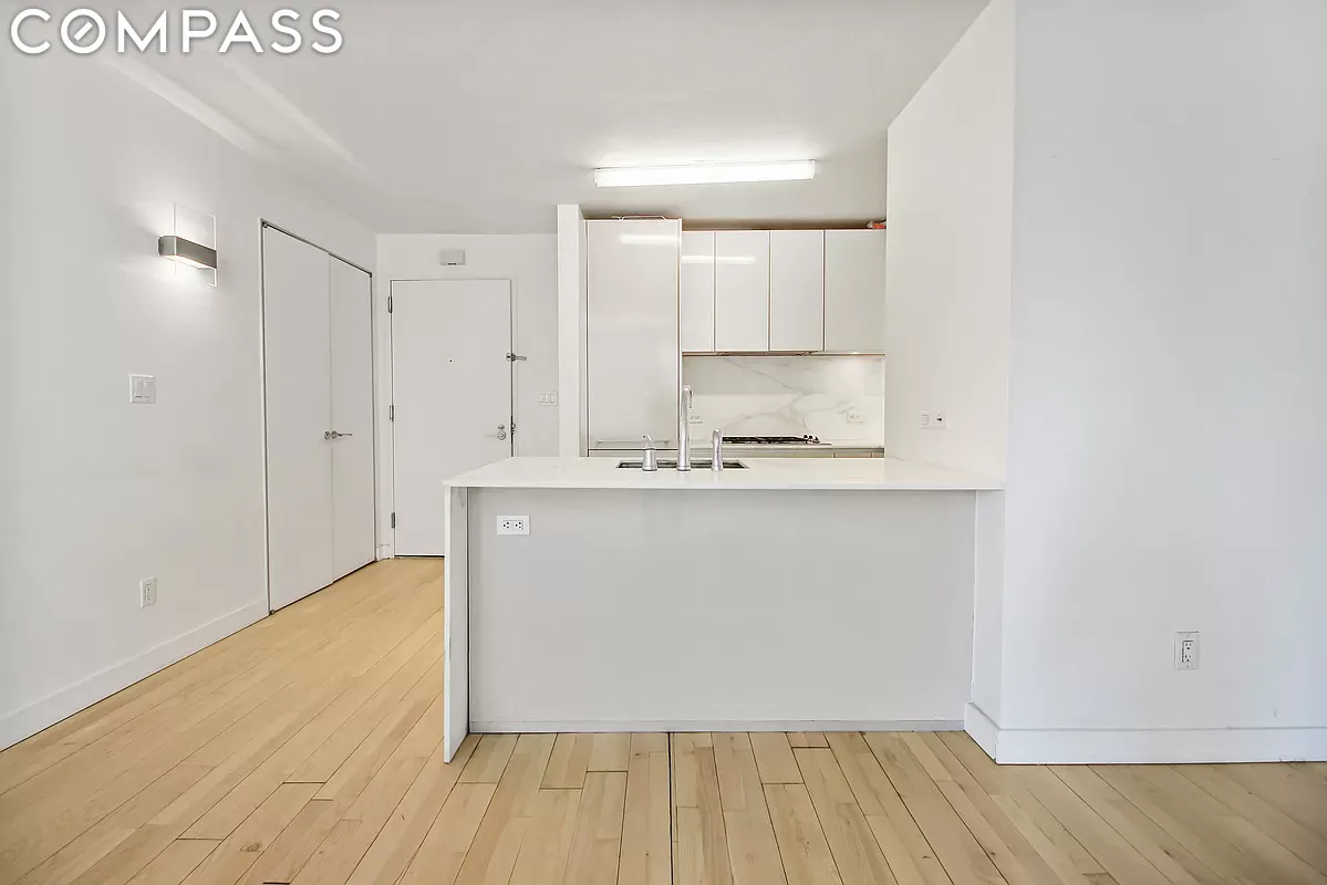 322 W 57th Street 38Q