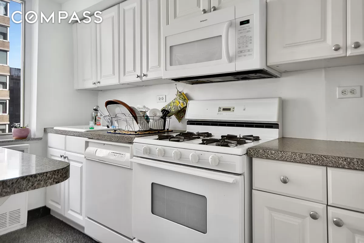 411 E 53rd Street 17A