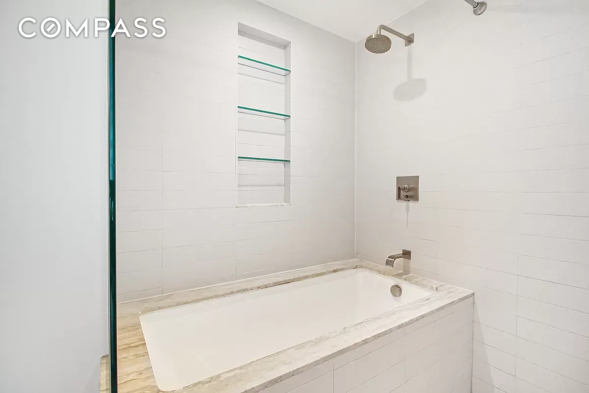 322 W 57th Street 38Q