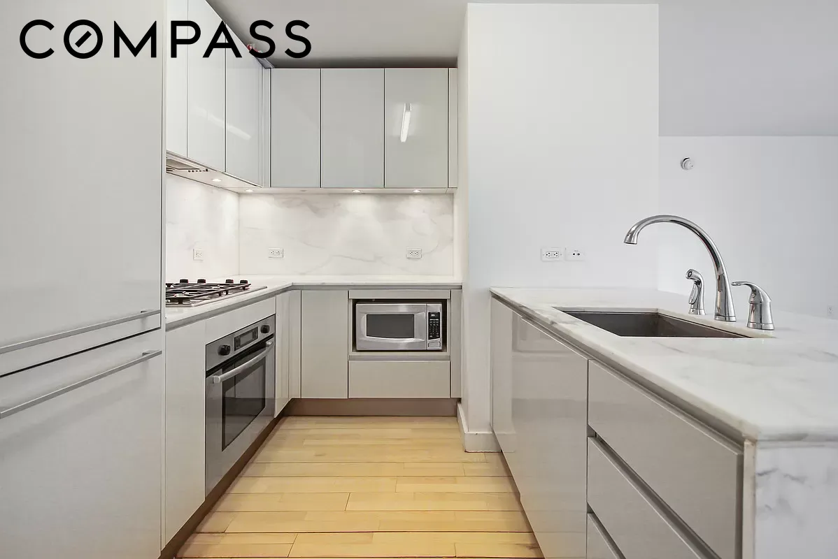 322 W 57th Street 38Q