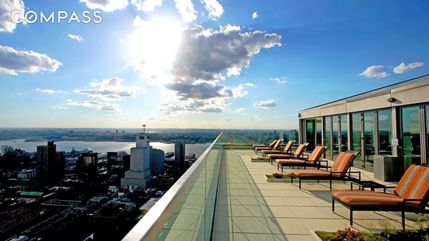 322 W 57th Street 38Q